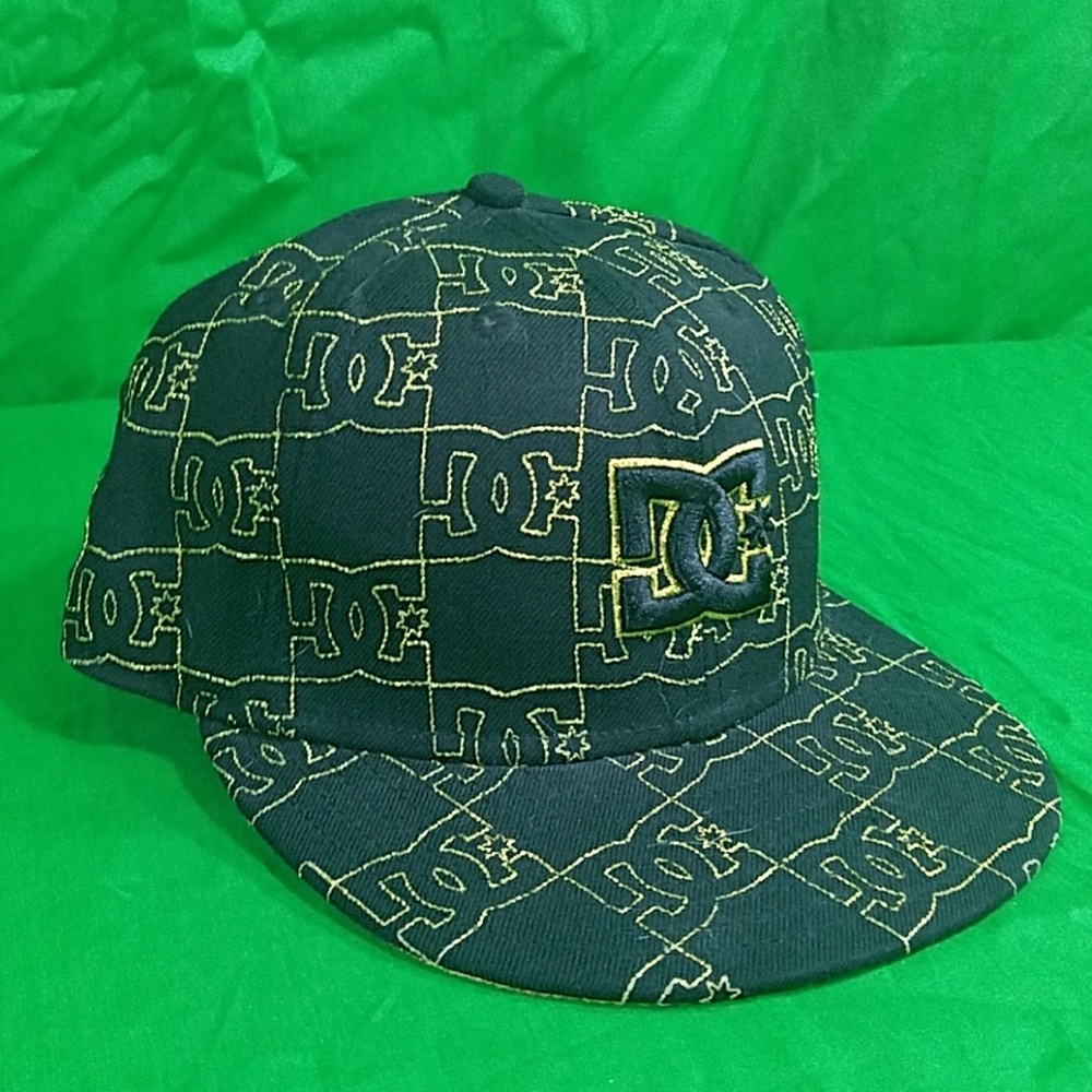 DC New Era 59Fifty Hat Fitted Black Gold Cap 7 1/8